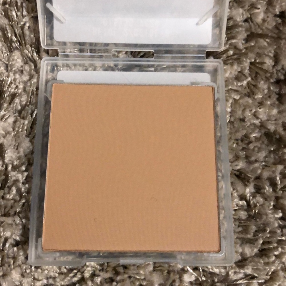 Mary Kay sheer Mineral pressed powder foundation - Picture 8 of 12